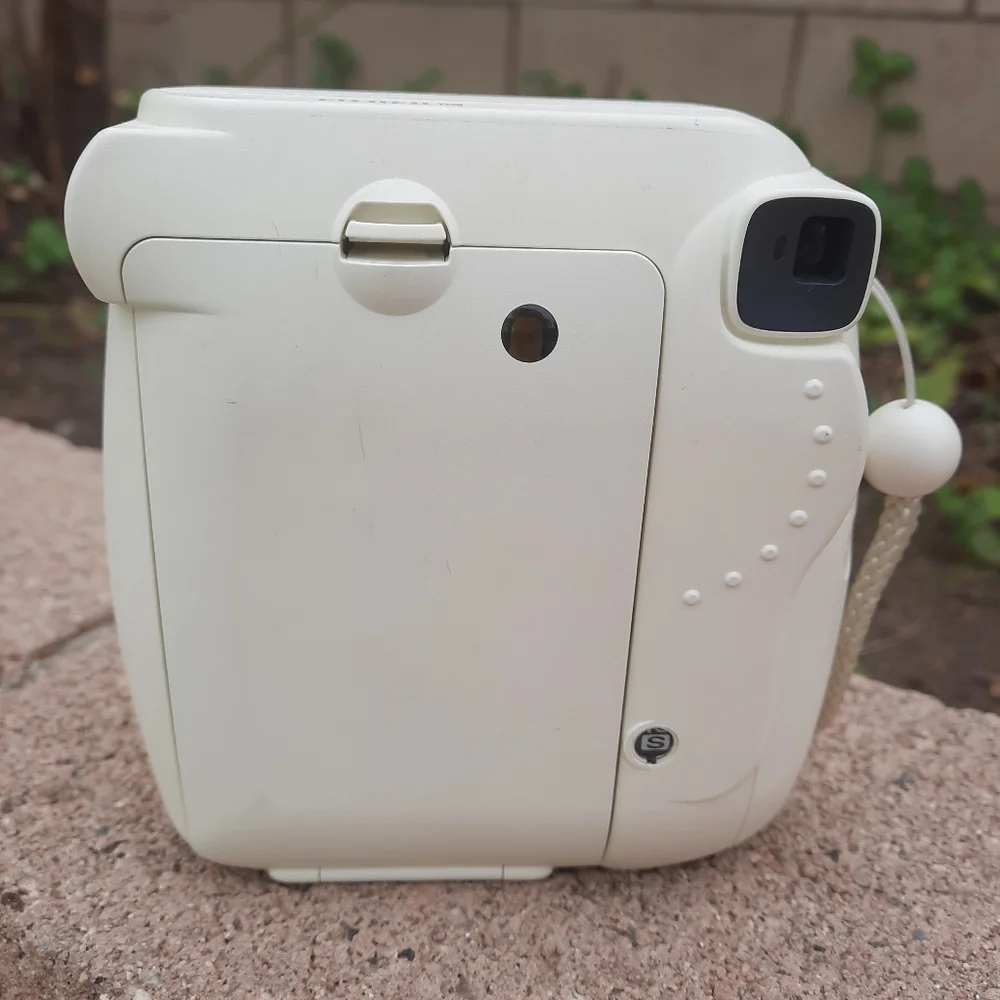 Fujifilm Instax Mini 8 Instant Camera White Turns On Not Working Parts ONLY!!!